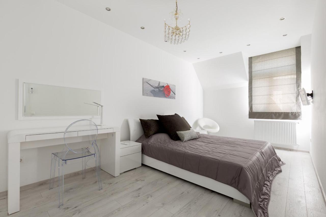 Budapest Central Square 2 Bedrooms Suite - Michaelides Voeroesmarty Square Residences Exterior foto